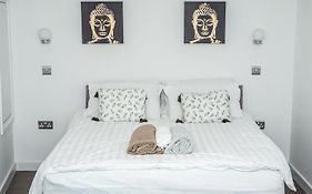 Aylesbury Studio Apartment 6 With Parking